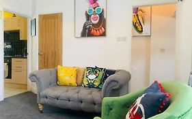 Funky 2 Bedroom Apartment In Town Centre